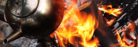 Nuotiolla nautitut kahvit ja retkievt juhlistavat retke